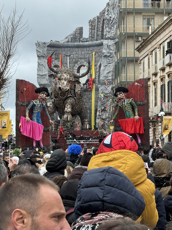 Optog med vogne ved carnevale di Putignano 2026