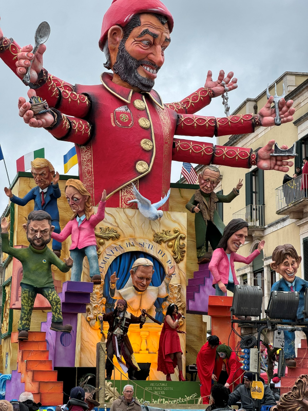 carnevale di Putignano, vogn udenfor konkurrance